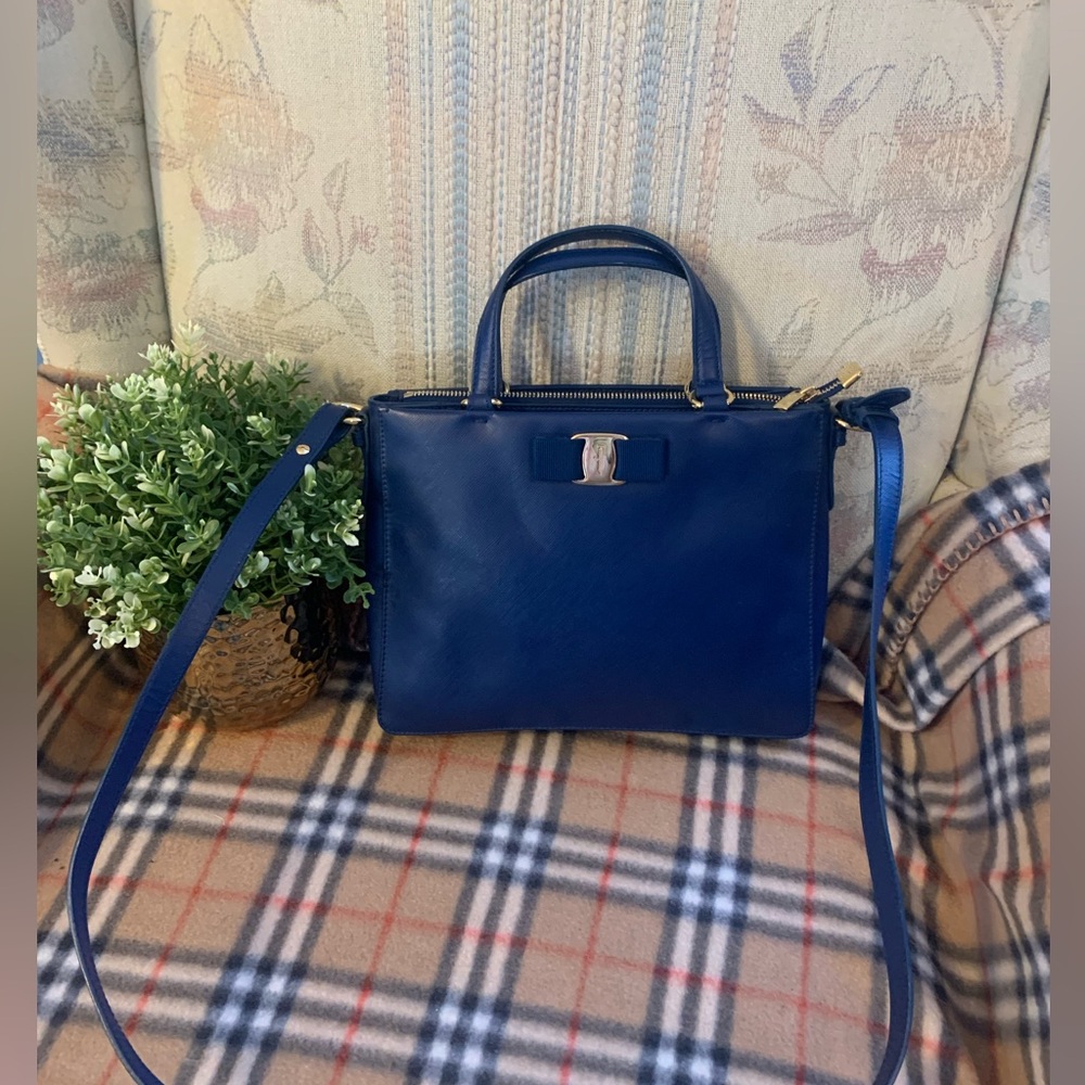 Classy Ferragamo Vara Crossbody bag. 99% new. Authentic.